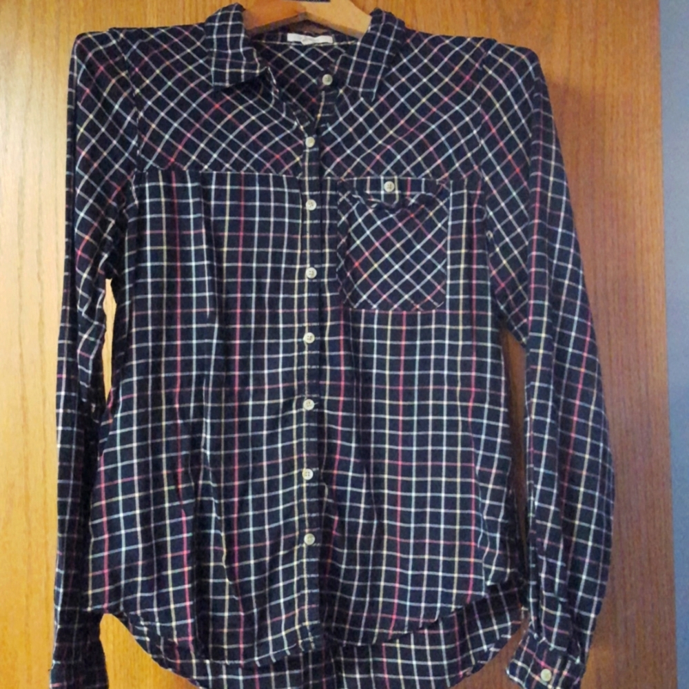 Super cute plaid button down.